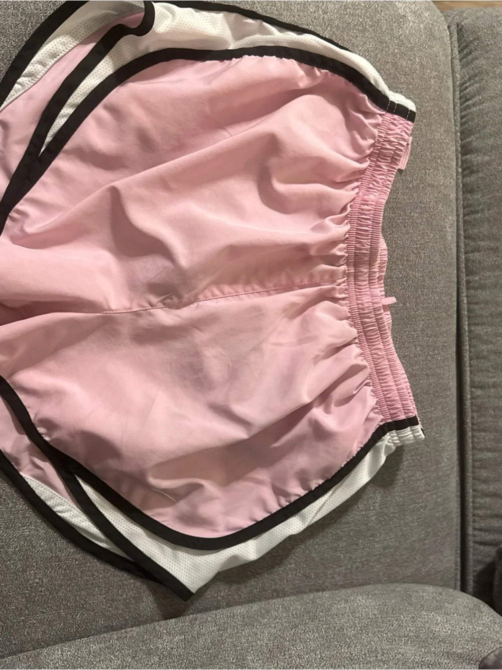 NIKE WOMENS MEDIUM RUNNING SHORTS EUC